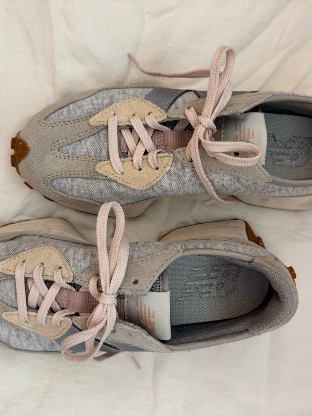 New Balance 327 Sneakers in Light Gray and Pale Pink - Picture 2 of 9